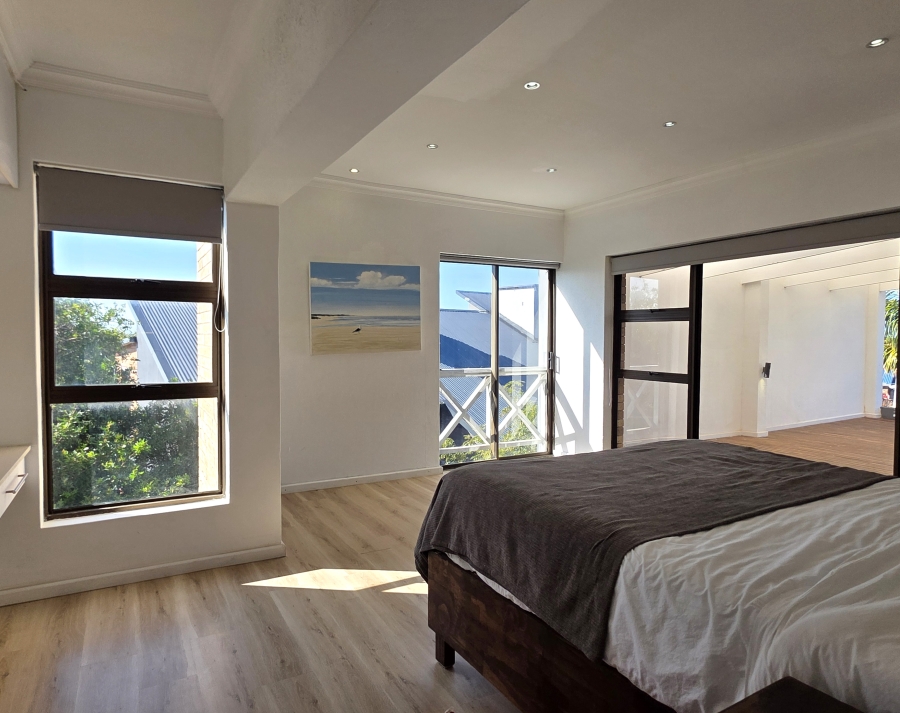 5 Bedroom Property for Sale in Wavecrest Eastern Cape